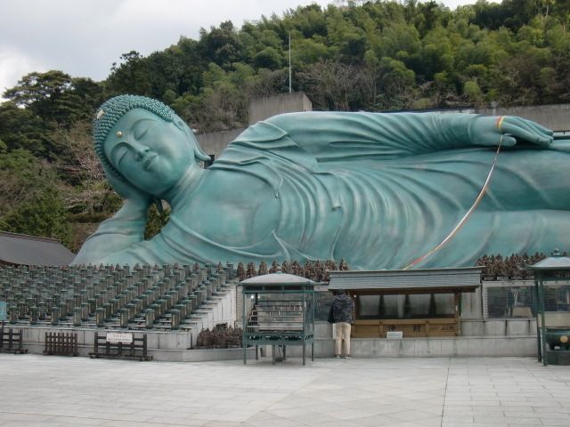 福岡県篠栗町、南蔵院。日本一の釈迦涅槃像！: 食べる・遊ぶ、それが